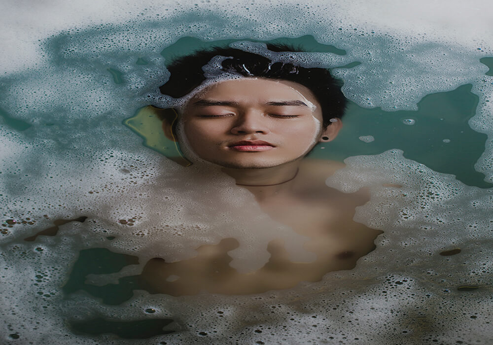 Tắm nước nóng hỗ trợ thư giãn não bộ và làm giảm bớt các mệt mỏi trên cơ thể