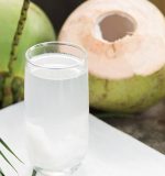 Khi sốt uống nước dừa được không? Cách để sử dụng hiệu quả nhất